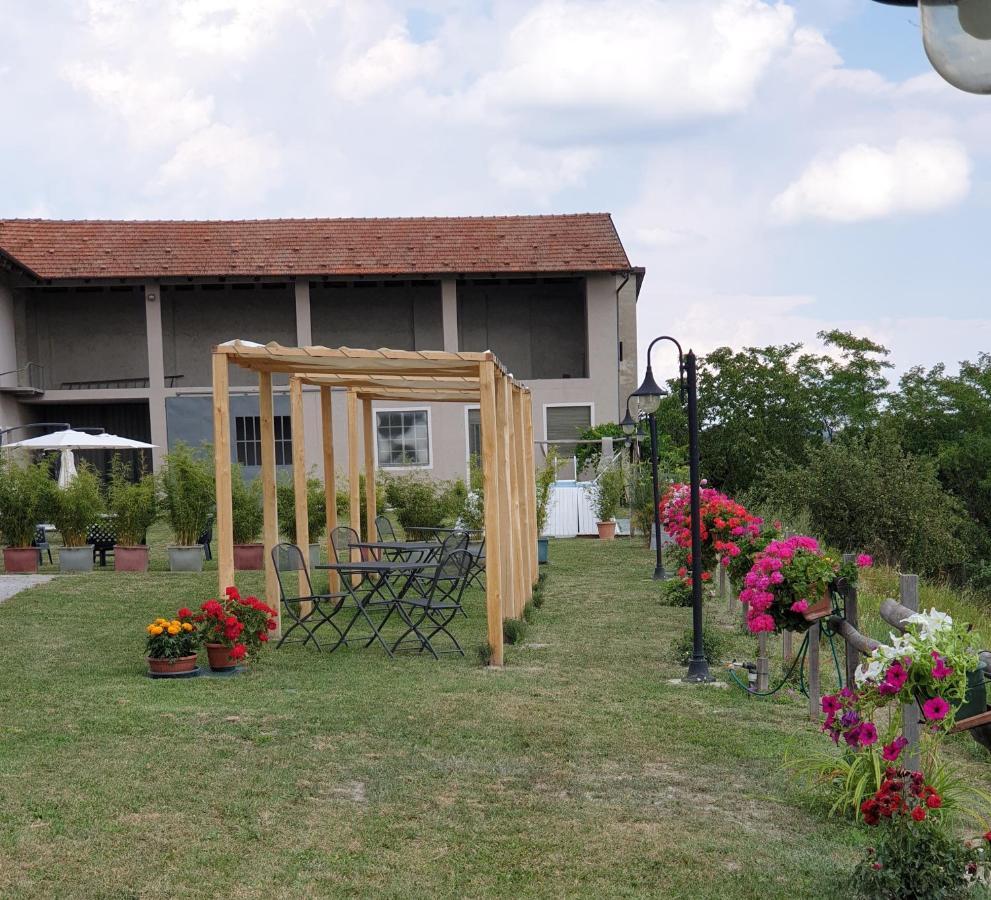 Cascina Brichat Alta Langa Serravalle delle Langhe Eksteriør bilde